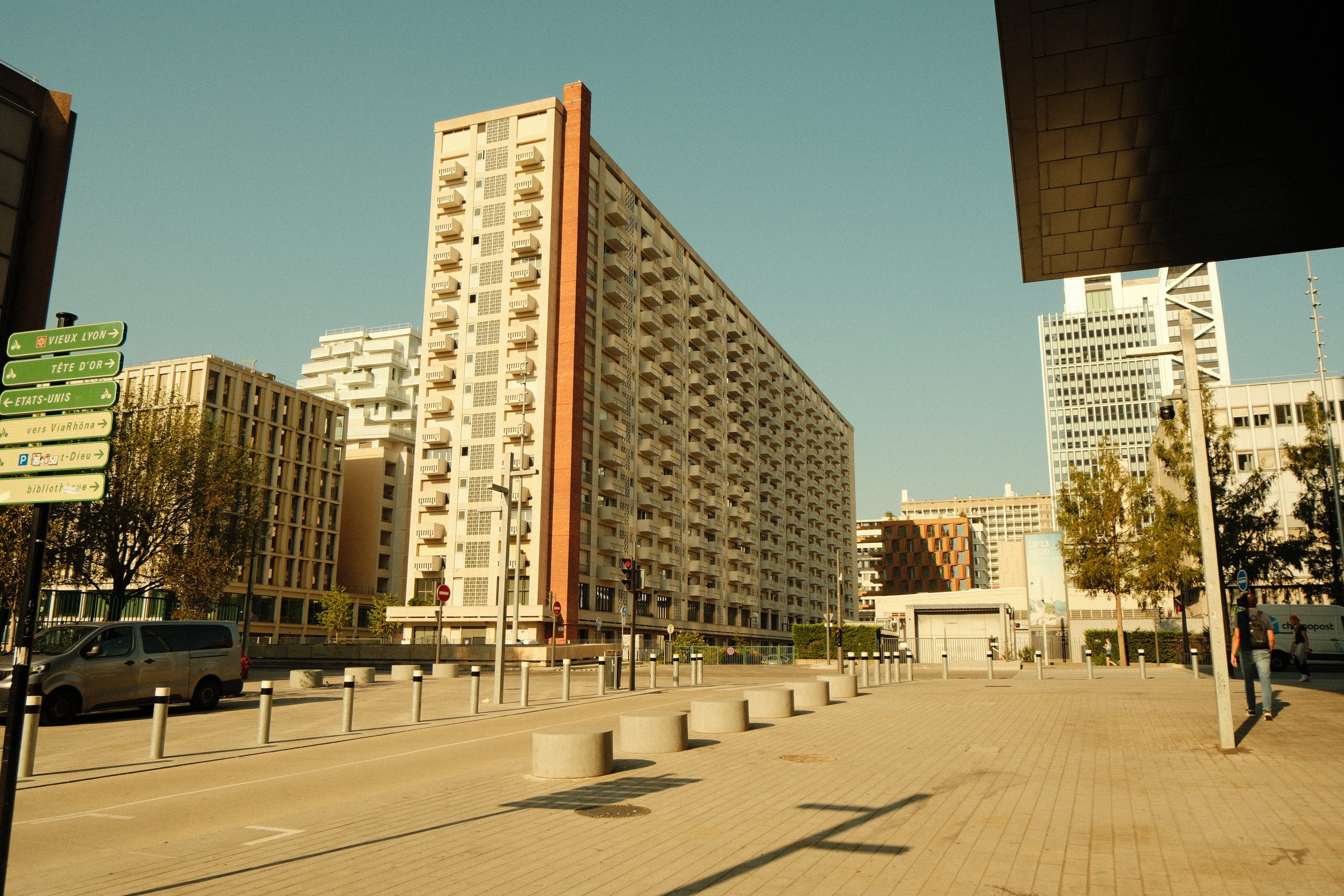 The residential slab holding the whole side of the block, seen from the esplanade.